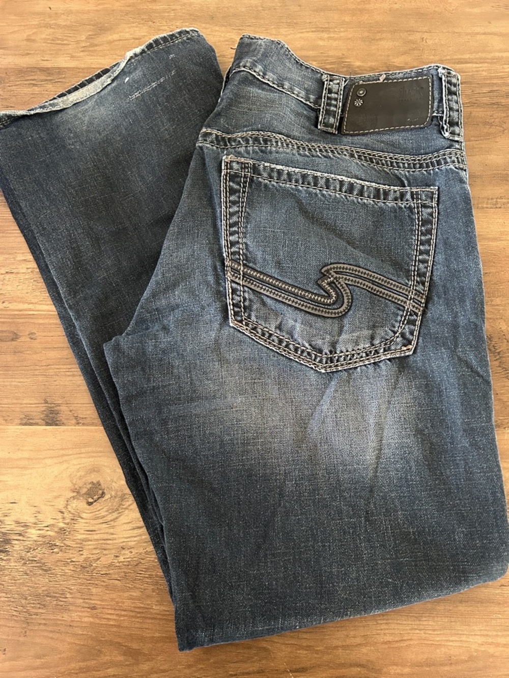 Silver Jeans Men's Medium Blue Bootcut Jeans with Embroidered Back Pocket